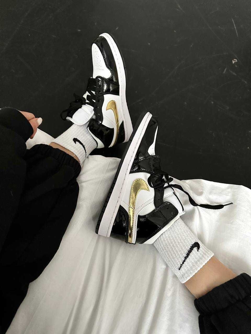 Air Jordan 1 MID Patent Golden Black