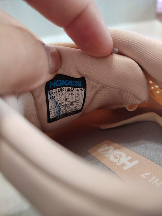 Hoka arahi 7  37.5-23 сантиметрів
