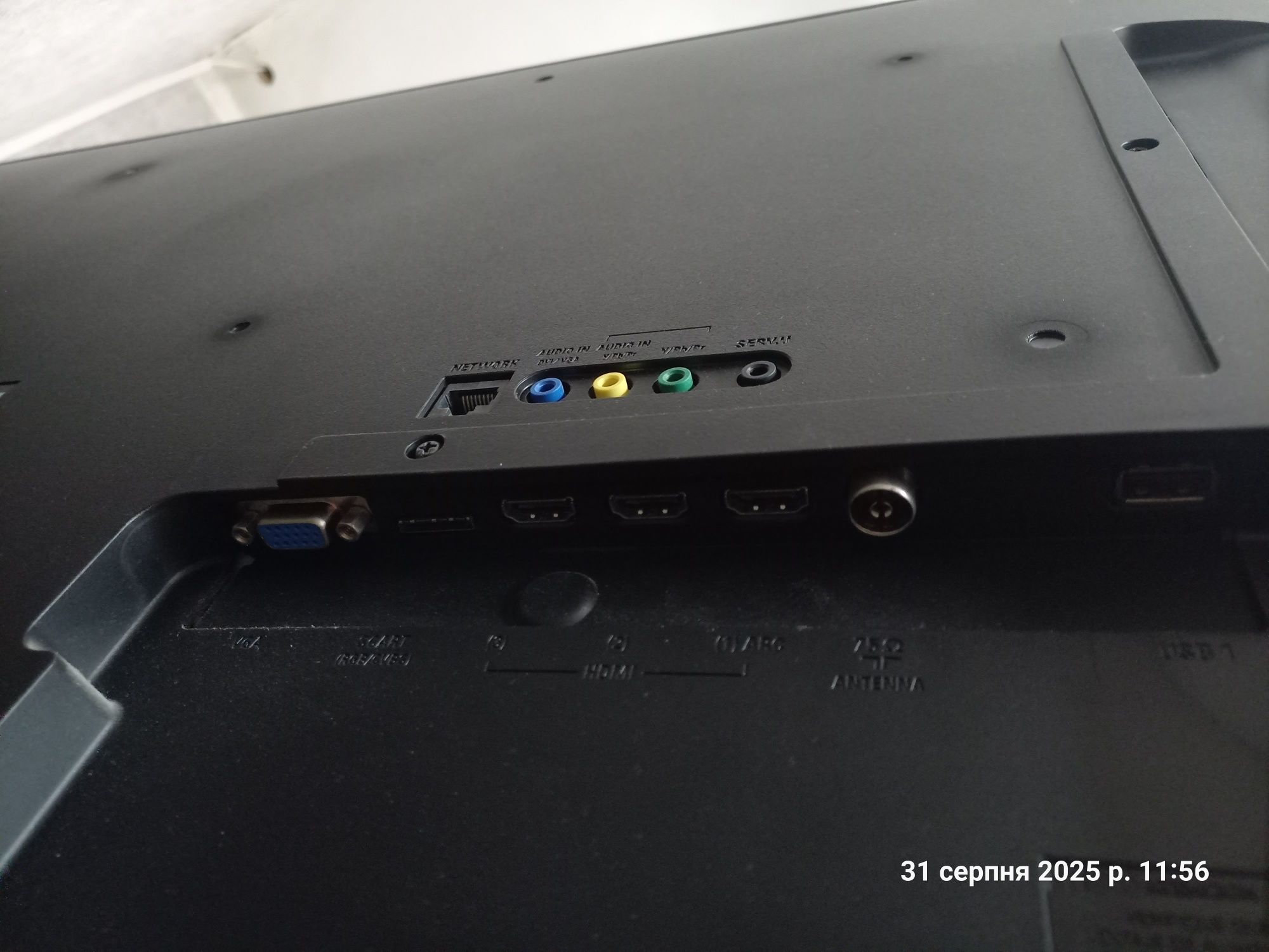 Телевізор 42" та 18" дюймів 2012 та 2014 років