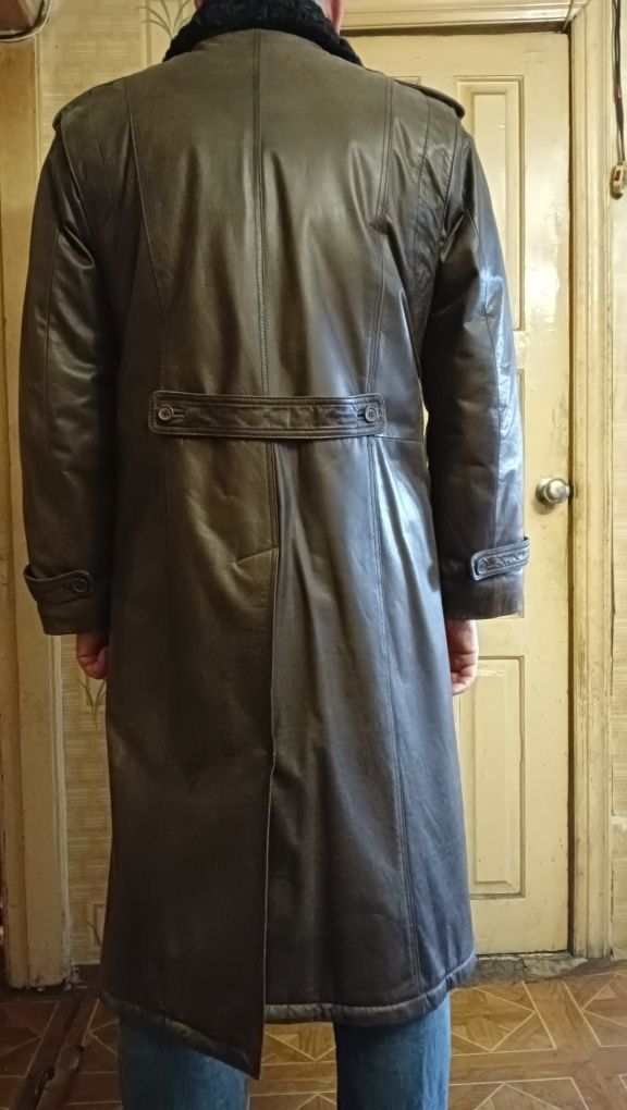 Продам кожаное пальто