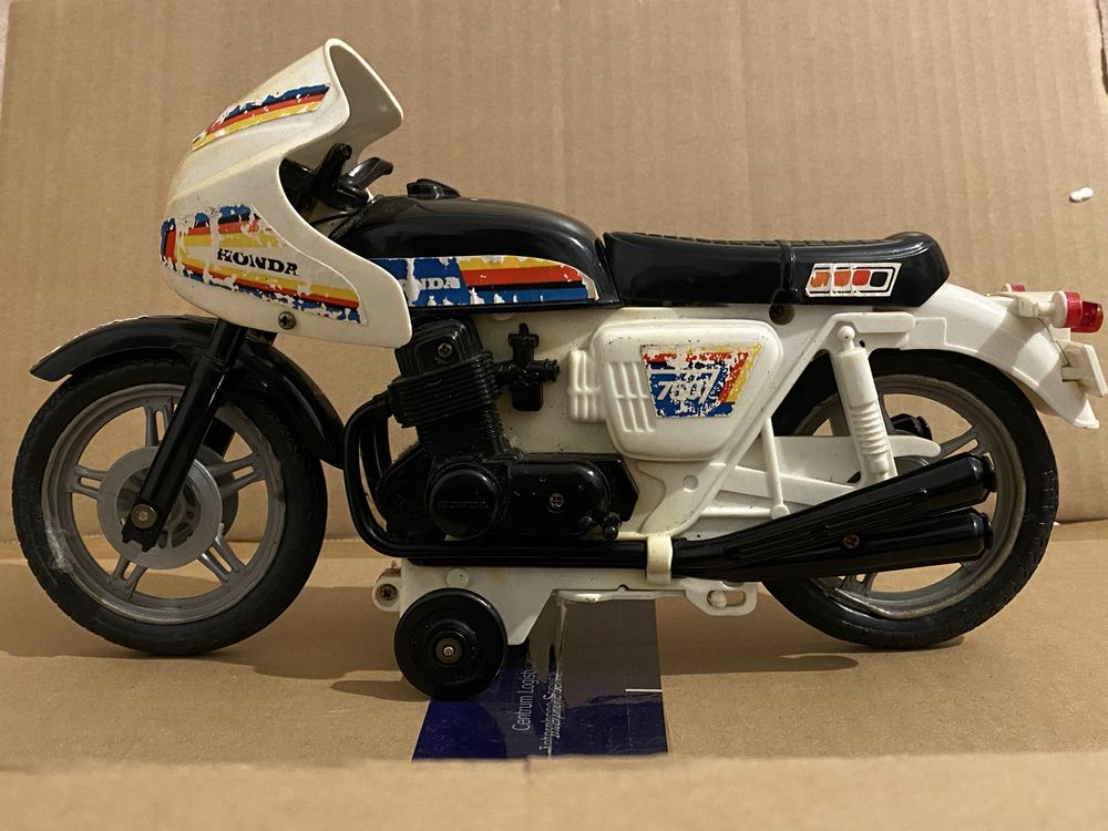Miniatura/kolekcjonerska zabawka/model Honda CR 750 PRL