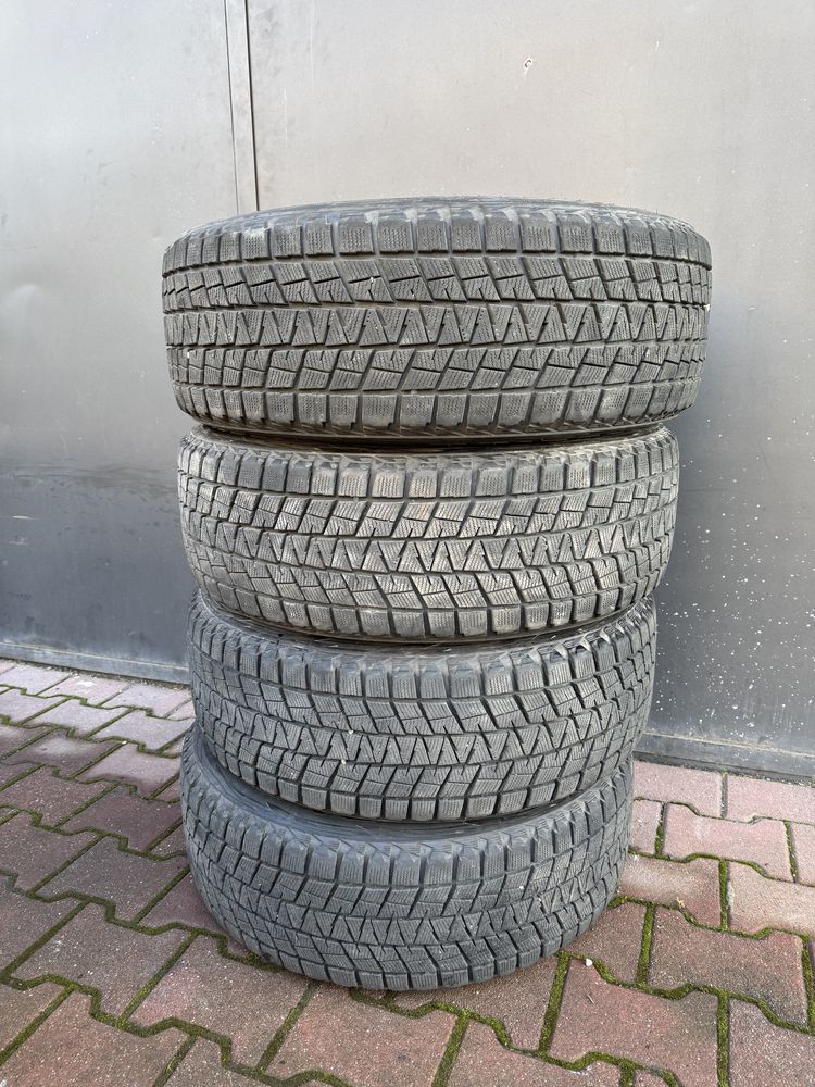 Opony Bridgestone Blizzak 235/60R18