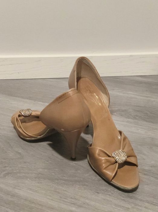 Sapato castanho brilhantes