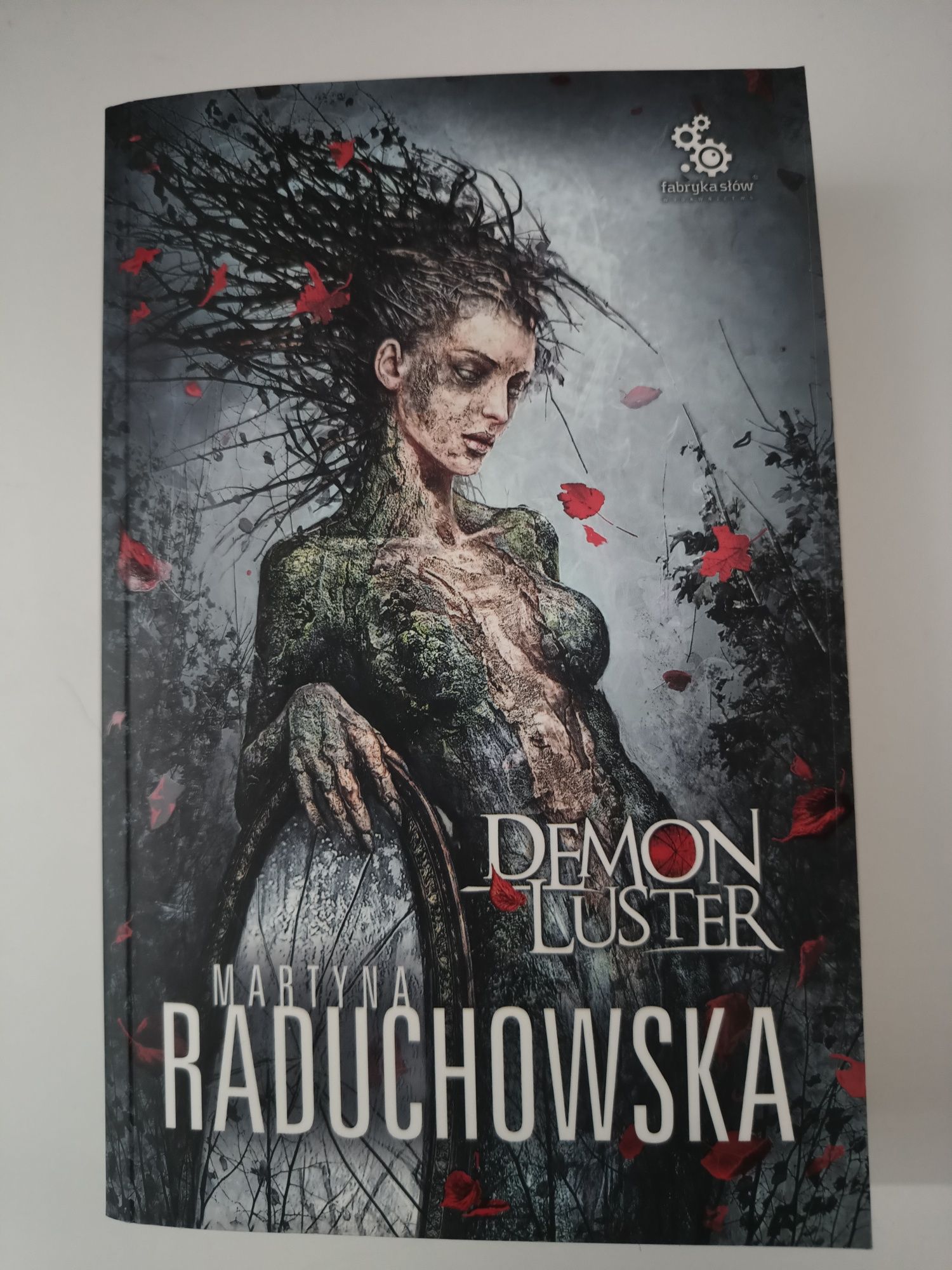 Demon luster Martyna Raduchowska Fabryka Słów