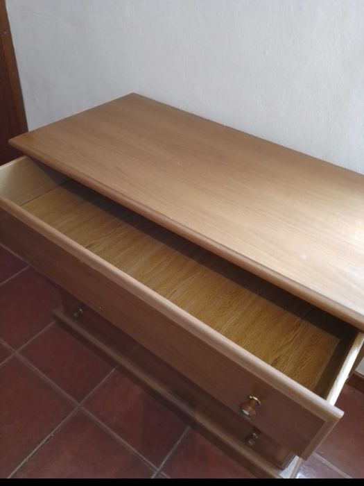 2 cómodas (4 gavetas)