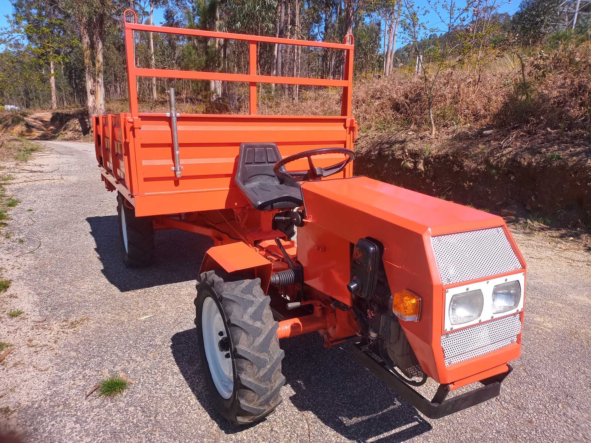 Motocultivador com atrelado Grandra motor Lombardini