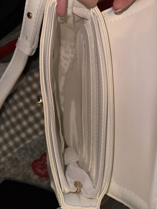 Біла нова сумка