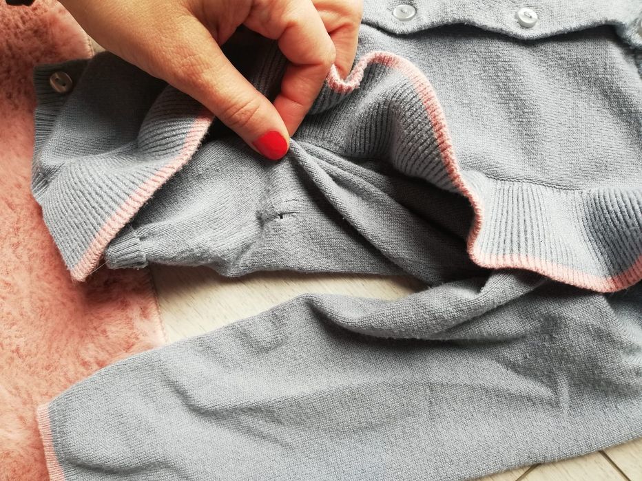 Sweterek H&M zapinany z falbanami 92.