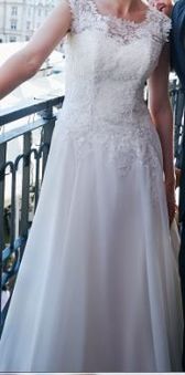 Koronkowa suknia ślubna 36