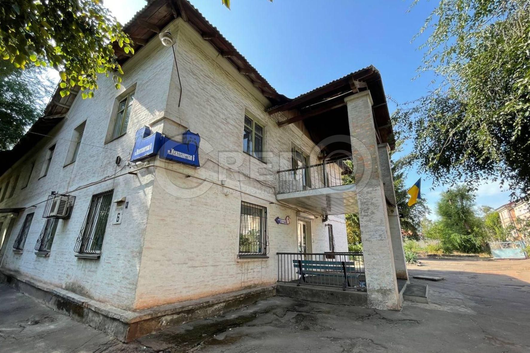 Продаж окремо розташованої 2-х поверхової будівлі, р-н 44 квартал.