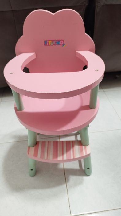 Cadeirinha de brincar em madeira