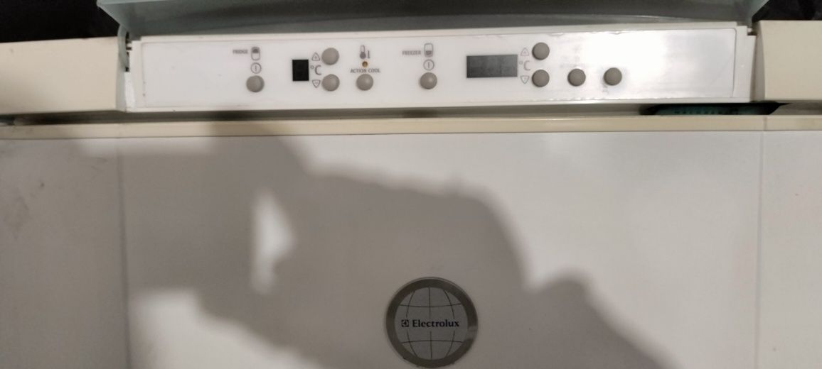 Холодильник два компрессора Electrolux