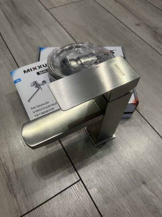 Змішувач для умивальника Mixxus KUB-001, нержавійка, квадратний дизайн