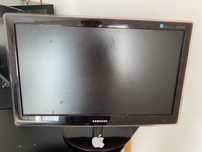 Duas TVs.