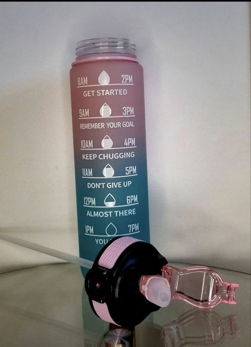 Plastikowa butelka na wodę (1L)