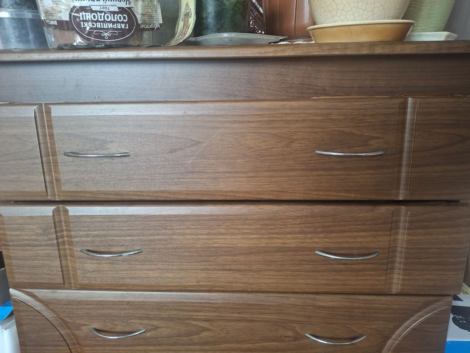 Продам весь комплект + ліжко ,комод і 2 тумбочки