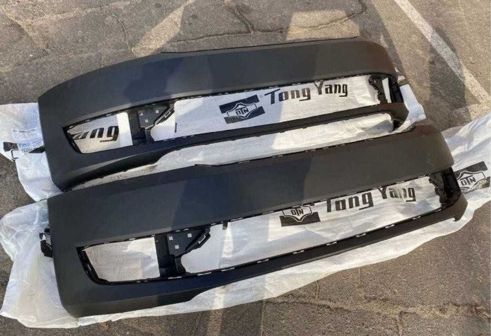 Кронштейн крепления бампера,центральне кріплення бампера passat B7 B8