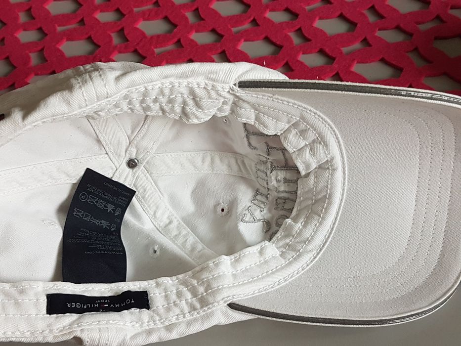Czapeczka z daszkiem jak nowa Tommy Hilfiger biała, regulowany obwód