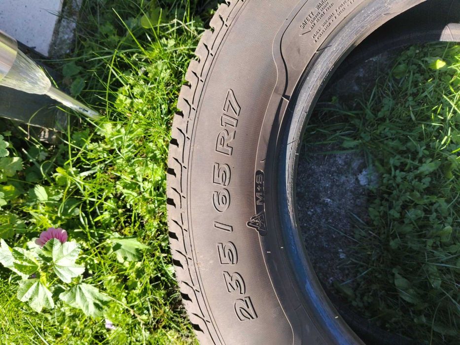 Opony zimowe  235/65/17