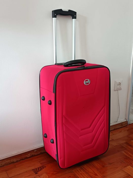 Mala de Viagem - Cor Vermelho Claro - Tamanho Médio