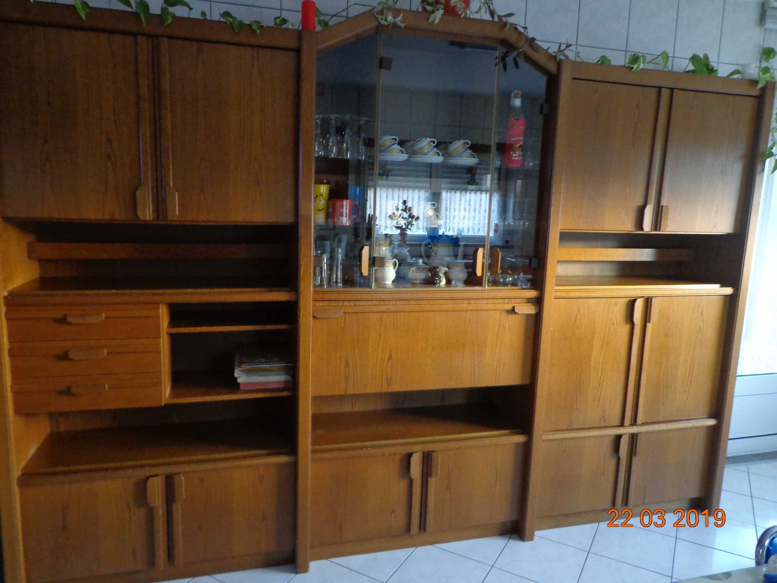 móvel de sala castanho