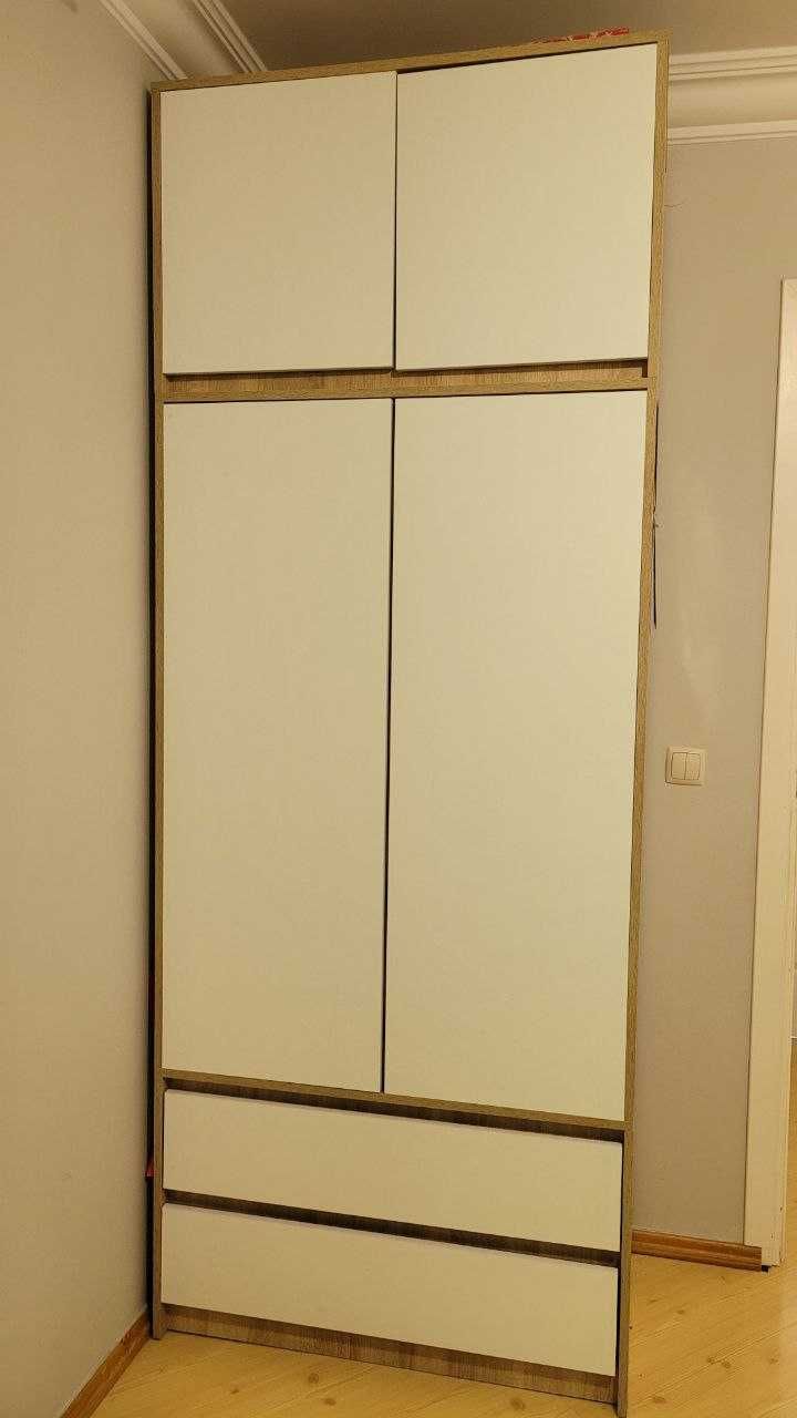 Nowoczesną szafę w bardzo dobrym stanie