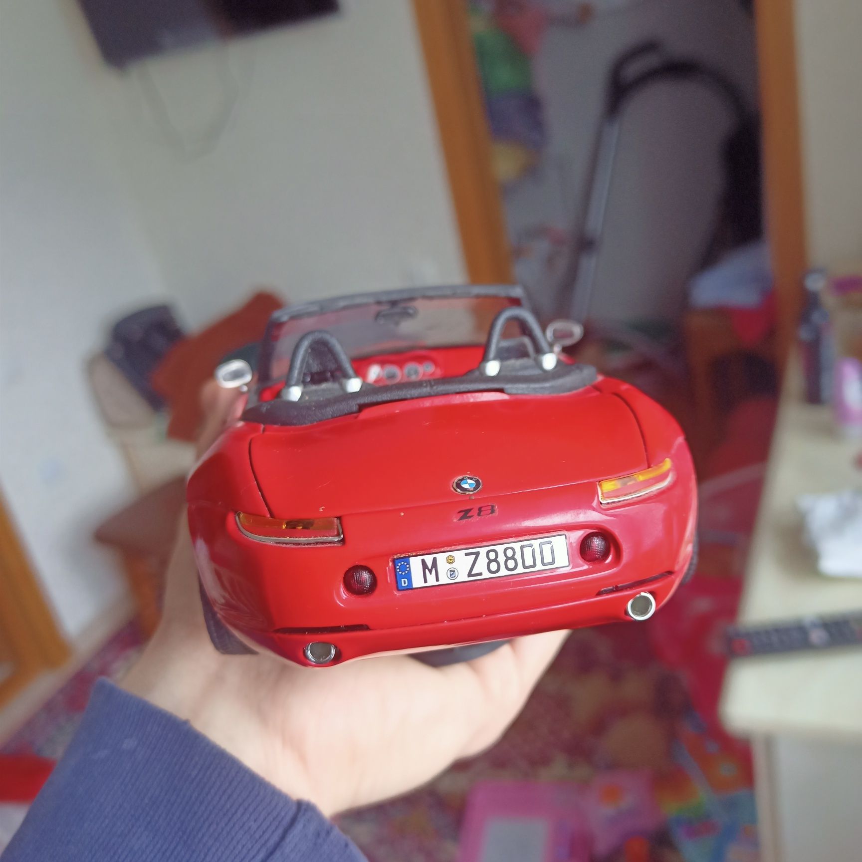 Колекціона модель BMW Z8 1:18 Burago