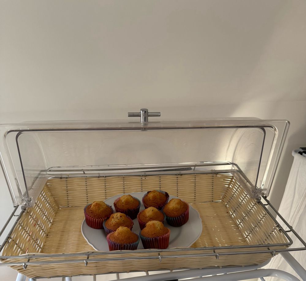 Pojemnik na ciasto ciastka ekspozycja na ladzie sklep
