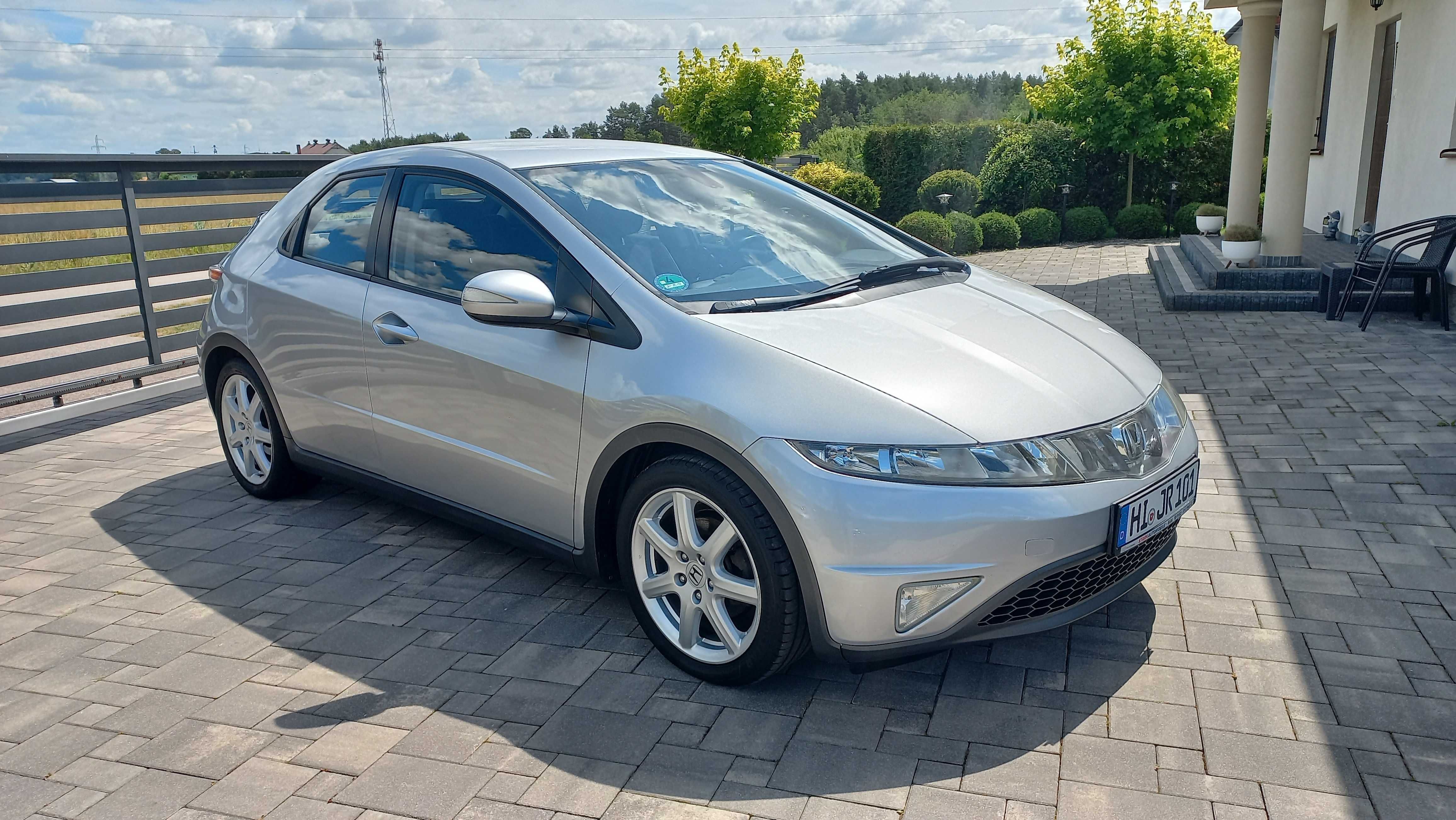 Honda Civic VIII Generacji UFO. 1.8 Benzyna,140KM