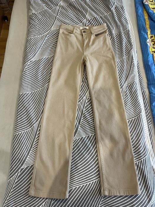 modne spodnie beżowe jesienne klasyczne basic casual straight vintage