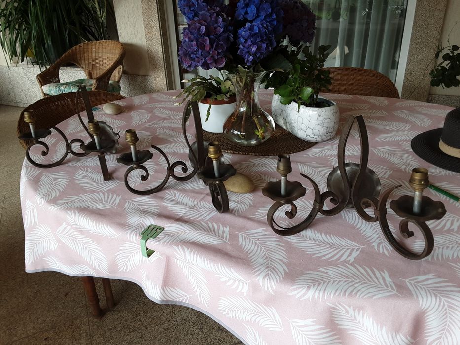Vende 3 apliques em ferro forjado