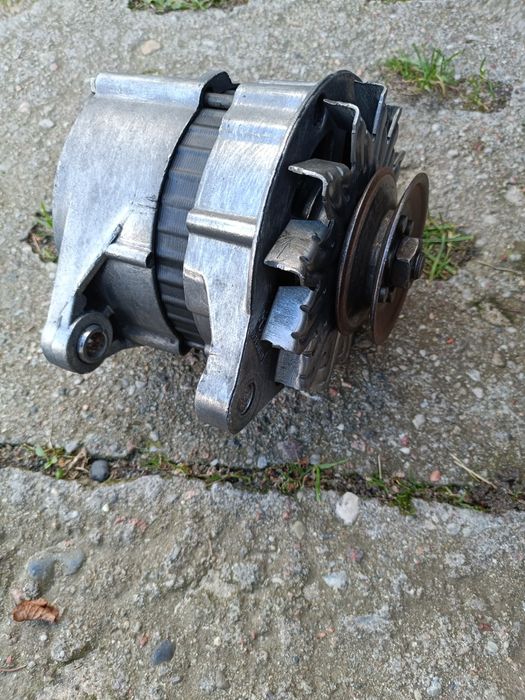 Alternator do Ursus C 360 3P, Iveco 14V  45A Magneti Marelli.