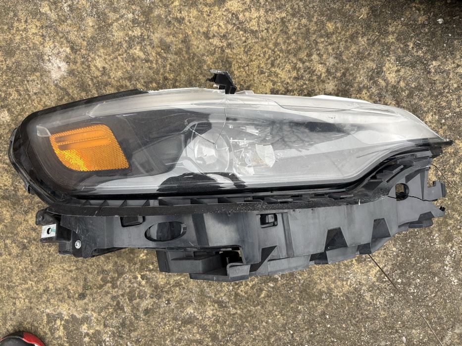 Фари Cherokee KL 2019