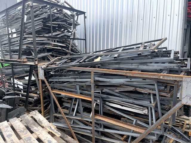 МЕТАЛ кутник різної товщини