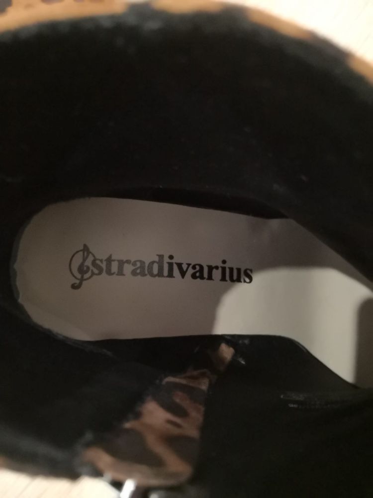 Vende-se Botas Stradivarius