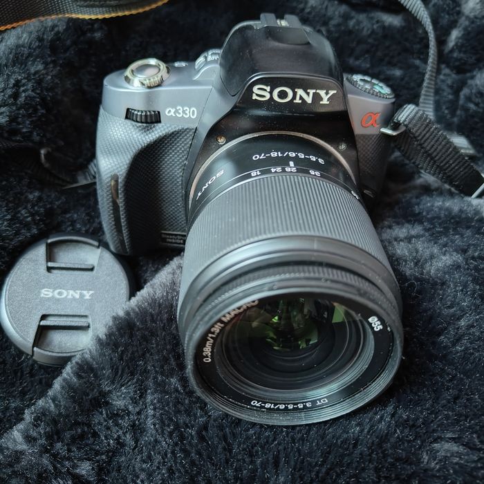 Sony Alpha DSLR-A330 /2 obiektywy/ładowarka/2 aku/pilot/torba/statyw