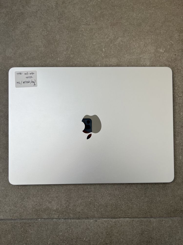 900$ MacBook Air 13" 2022 MLXY3 M2 / 8 GB / 256gb SSD ЯК НОВИЙ