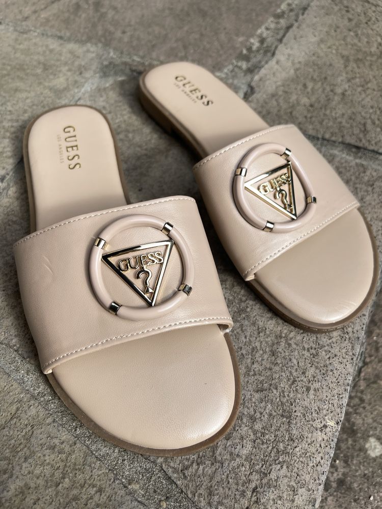 Бежеві шльопанці Guess шкіряні