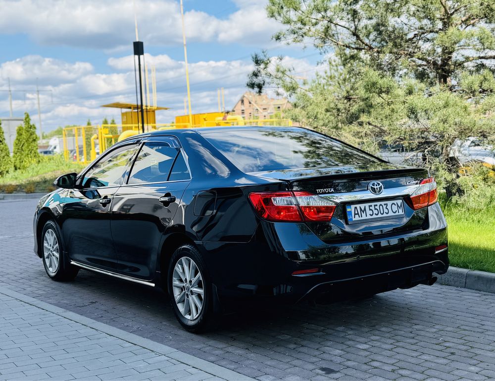 Продам Toyota Camry 2013 рік 2.5 Бензин в хорошому стані!