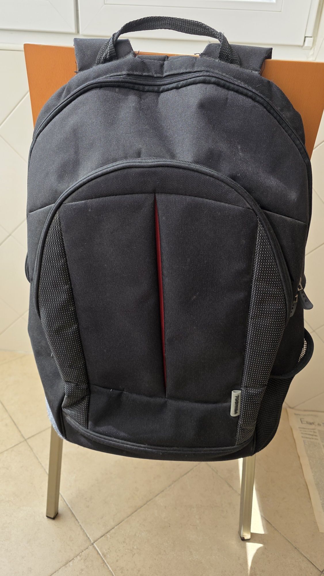 Mochila para portátil até 21" – Toshiba – Impecável