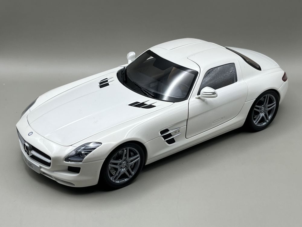 Model 1:18 Mercedes-Benz SLS AMG