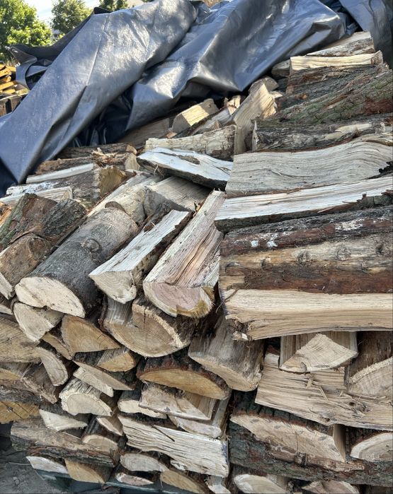Sprzedam drewno dębowe opałowe porąbane, od ręki – 295 zł/mp
