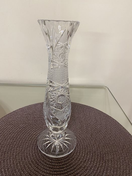 Хрустальные бокалы, рюмки, вазы