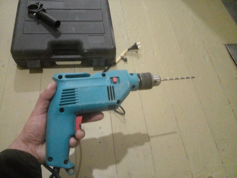 Электро дрель как новая !