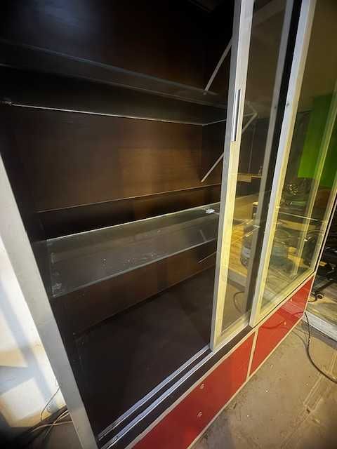 Gablota i regały sklepowe ze sklepu RTV-AGD - Lux