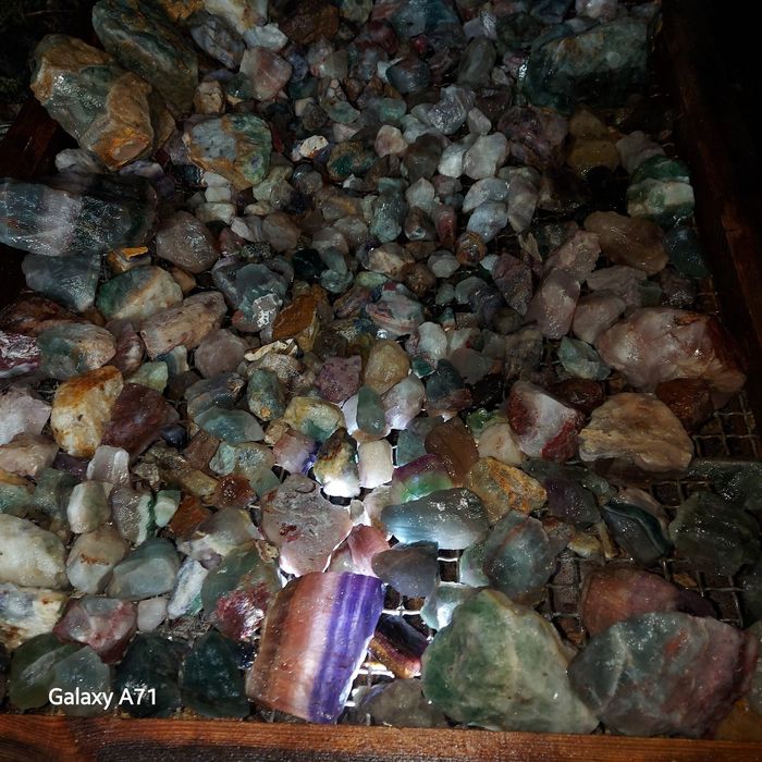 Продам Флюорит.Дуже ганий мінерал.Кольори від темно бурого,до блакитно