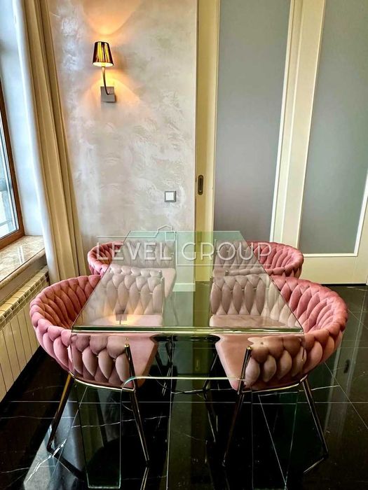 чудова квартира з паркінгом та бомбосховищем