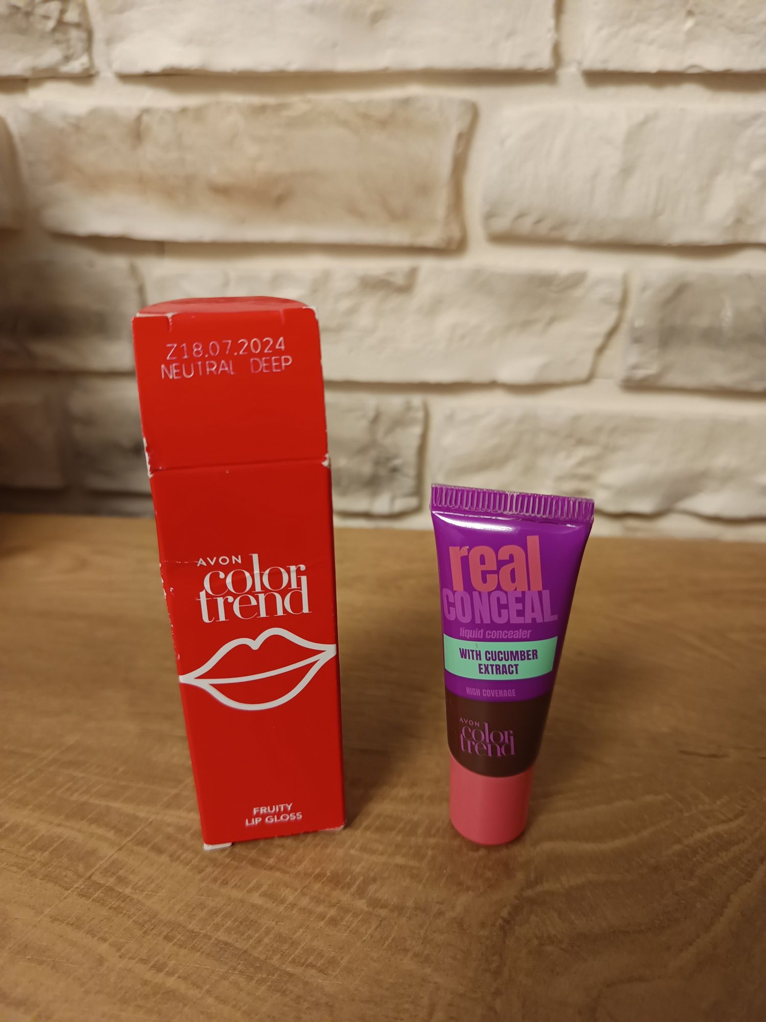 Nowy błyszczyk Avon color trend - neutral deep