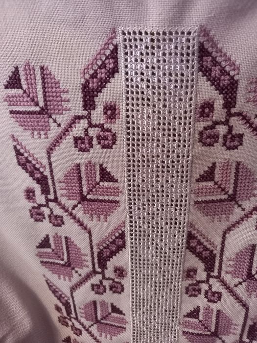 Вишиванка жіноча ручної роботи