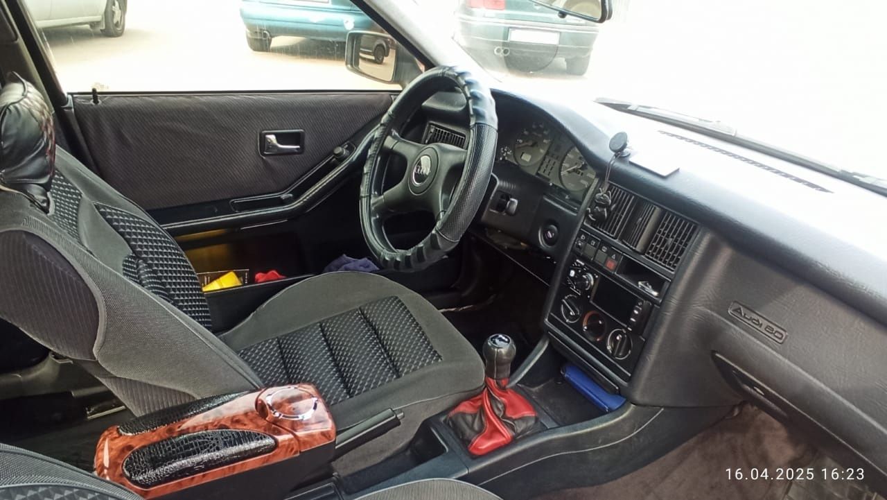 Автомобіль Аудіо 80